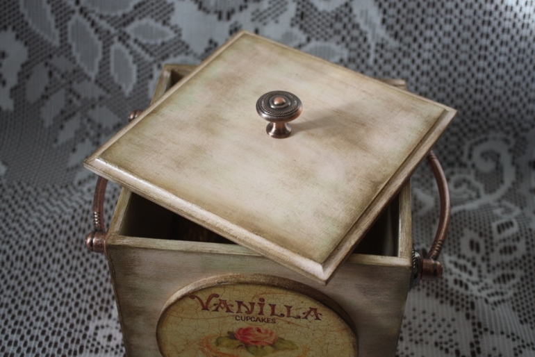 Кухонные принадлежности в технике декупаж