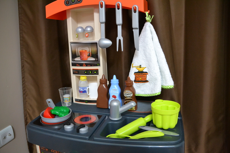 Маленькая хозяйка (на кухне)