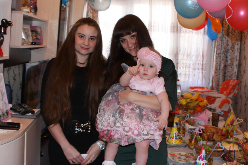 Нашей Златочке годик!!!