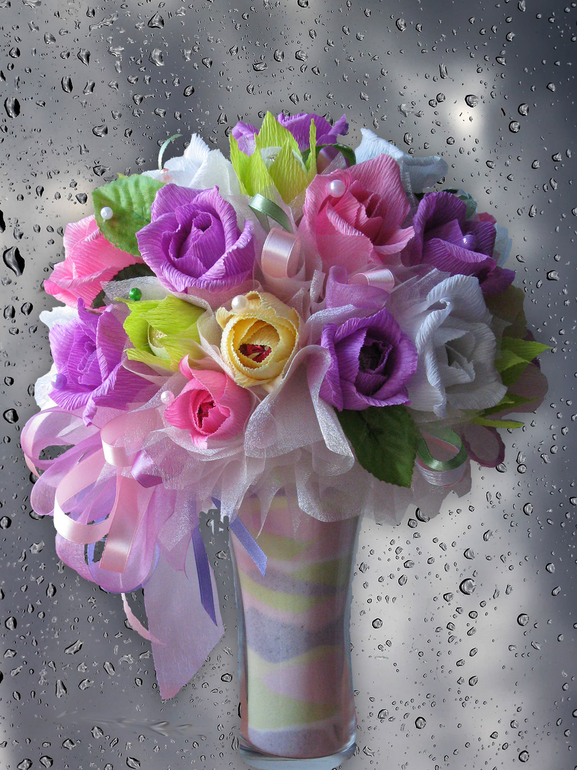 В вазе с солью.