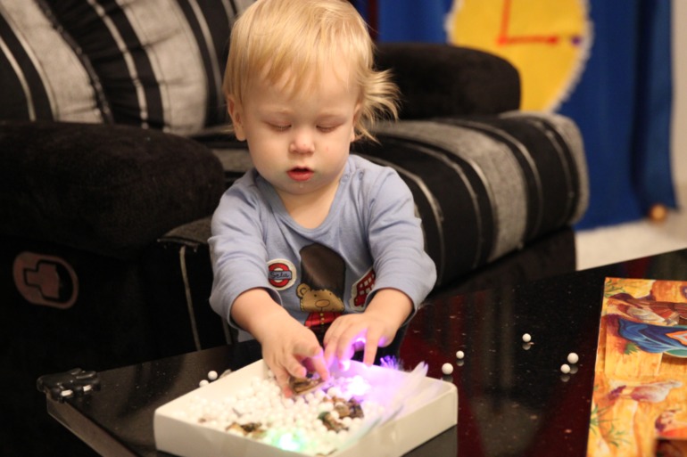 календарь ожидания праздника или рождественский вертеп