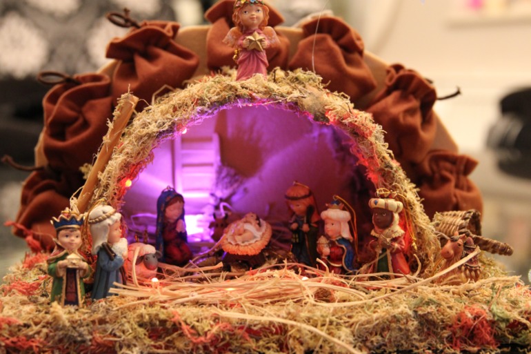 календарь ожидания праздника или рождественский вертеп