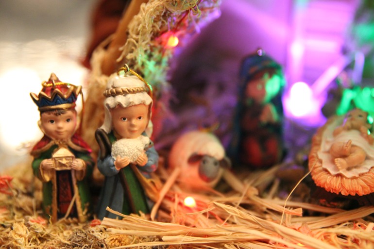 календарь ожидания праздника или рождественский вертеп