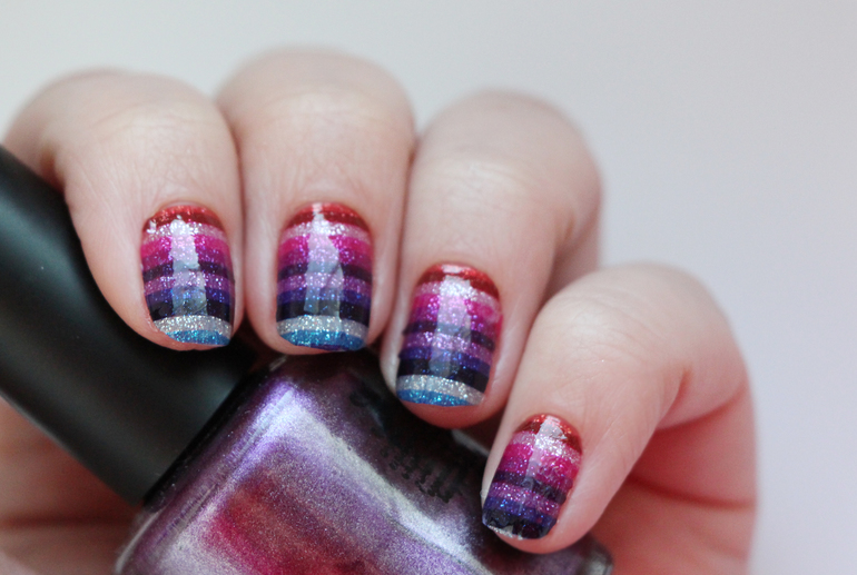 Что вы думаете о готовом маникюре-наклейках?