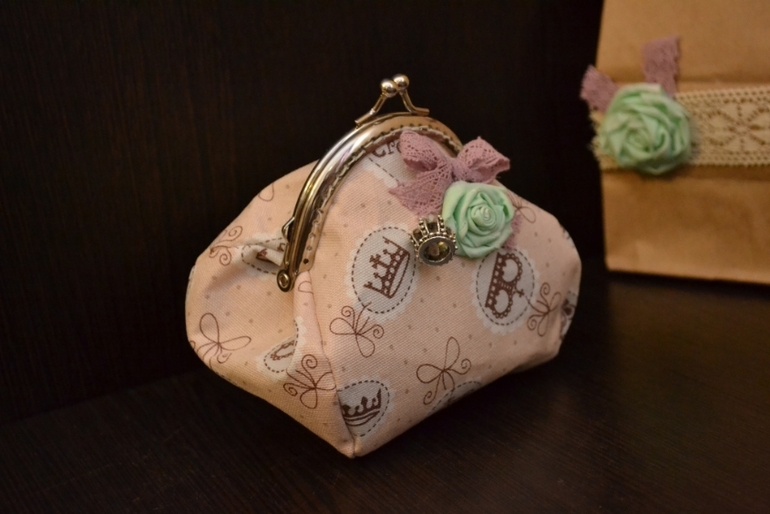 В подарок подруге.