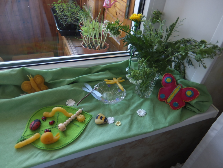 Столик времен года. Конец мая.