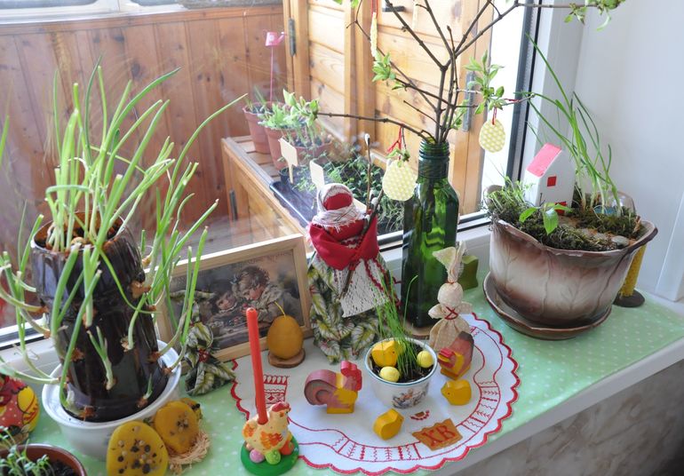 Столик времен года. Пасха