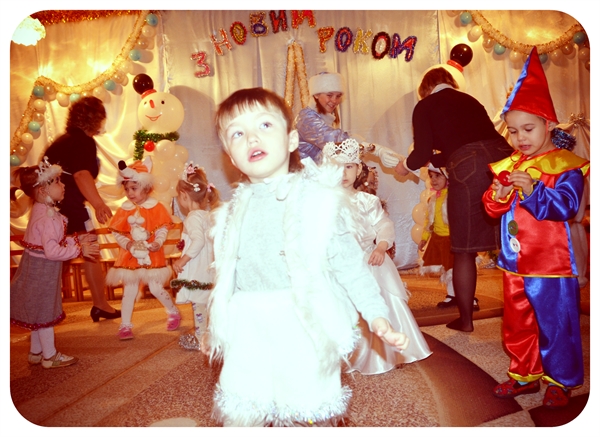 Первый новогодний утренник в яслях