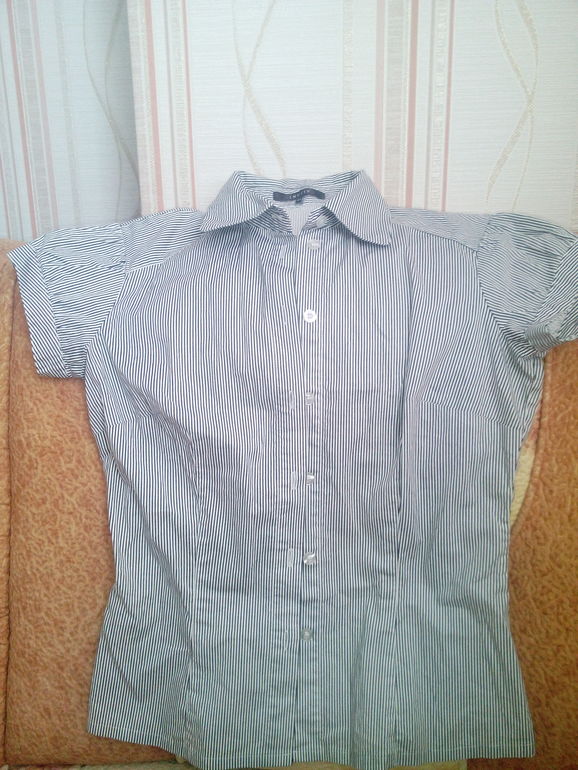 девочки разберите пожалуйста вещи 42-44 р-а.