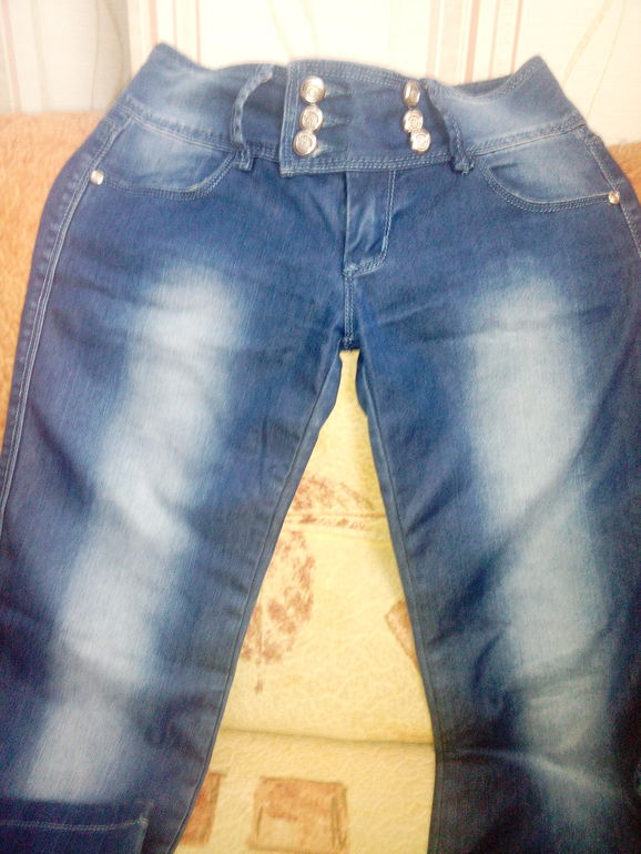 девочки разберите пожалуйста вещи 42-44 р-а.