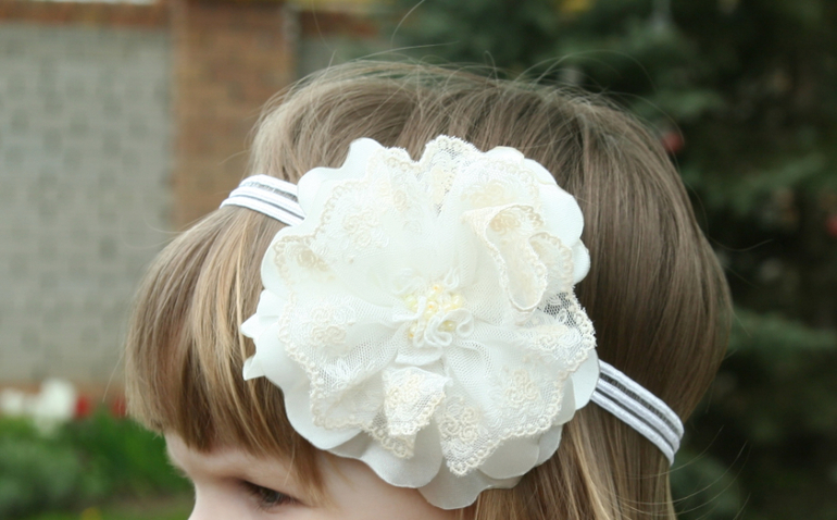Повязка-цветок на волосы "Нежность"