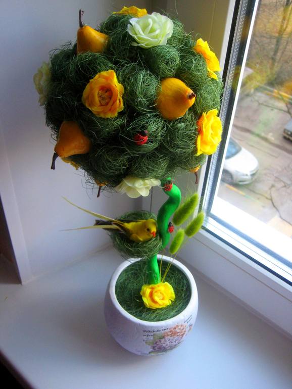 Деревце с грушами.