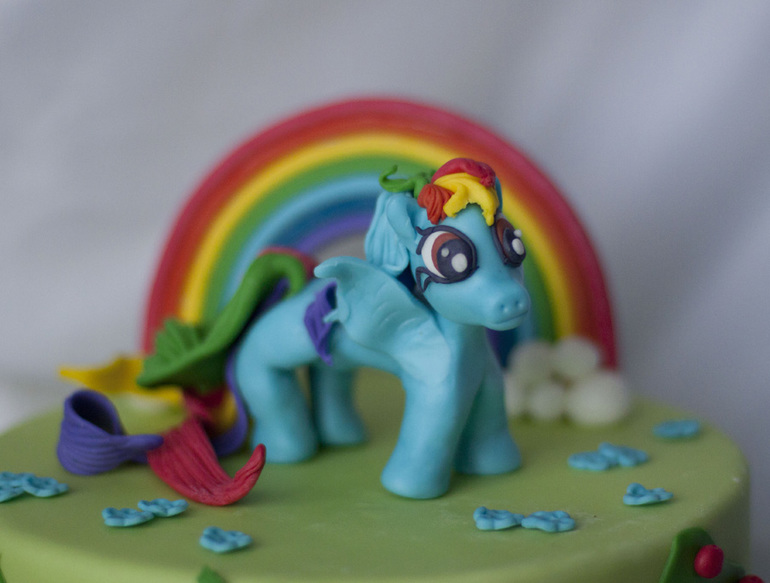 Пони-радуга.
