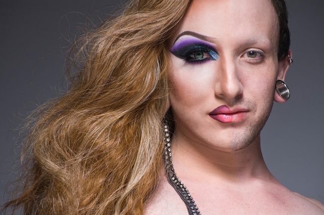 До макияжа и после.