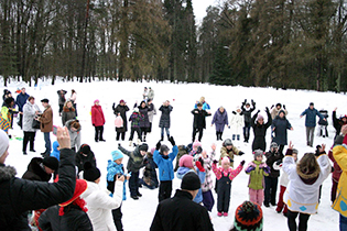 Веселая Масленица в школе, в парке, во дворе