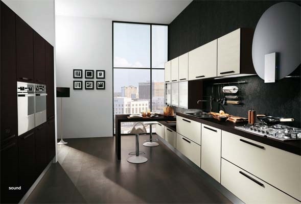 Черно-белая или бело-черная?