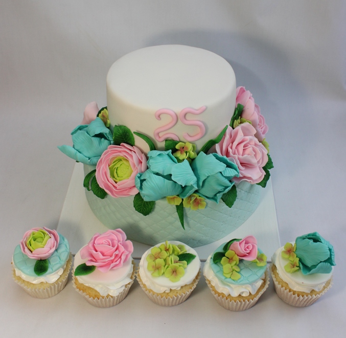 Торт с капкейками на 25 лет