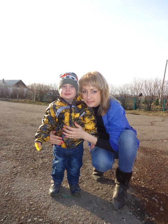 посоветуйте стрижку и цвет волос??