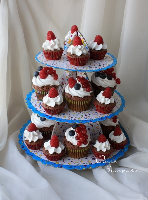 Торт " Маша и Медведь" и капкейки на Д.р. моей доченьки )))