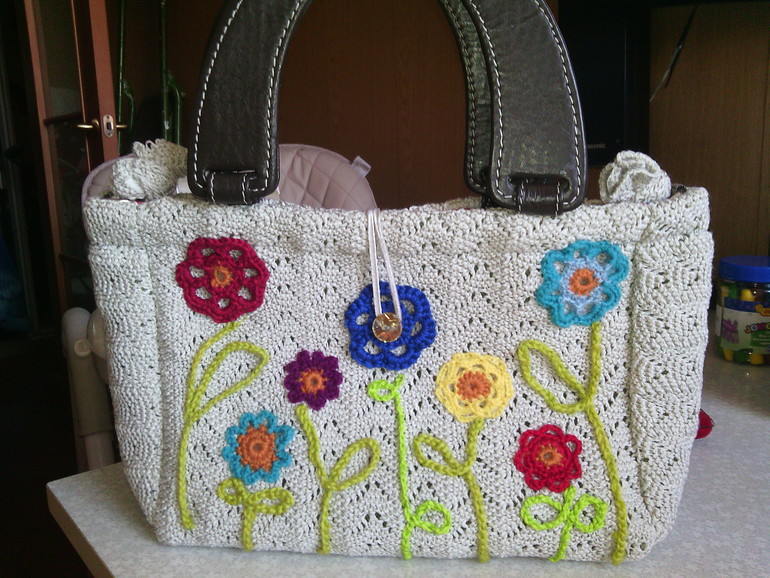 В подарок подруге сумочка...