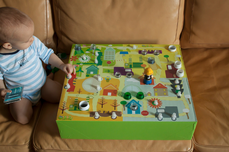 Короб с крышечками