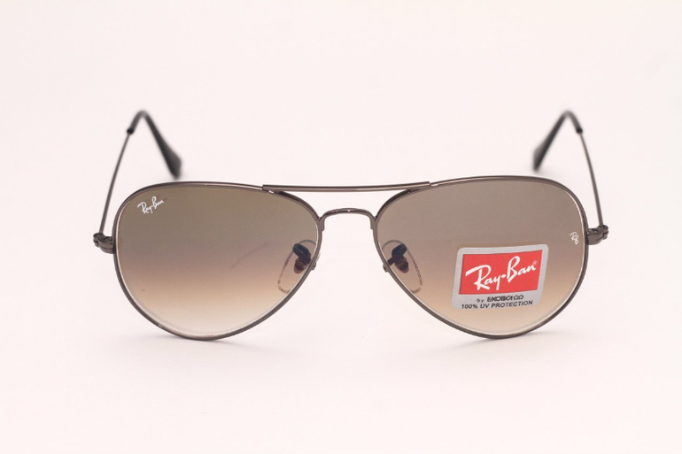 Очки RAY BAN 1590 руб. В подарок шелковый LOUIS VUITTON.