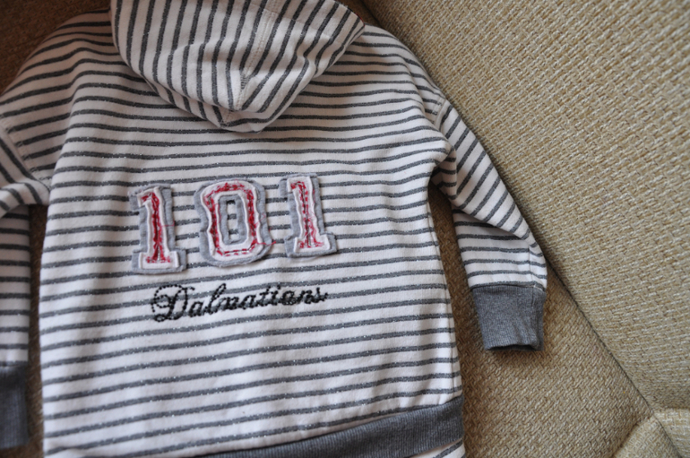 Весеннее пальто Kate Mack, костюм спортивный Monnalisa.