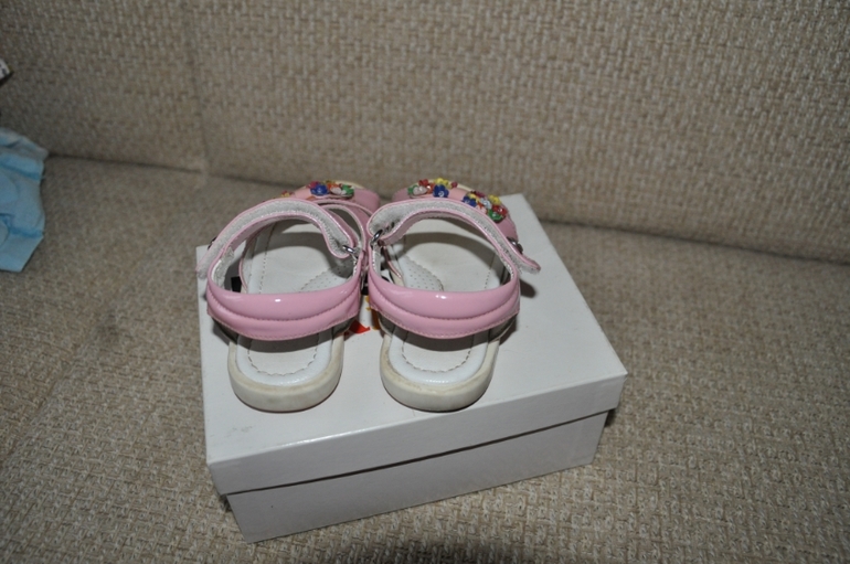 Летняя обувь 21-22 размера.