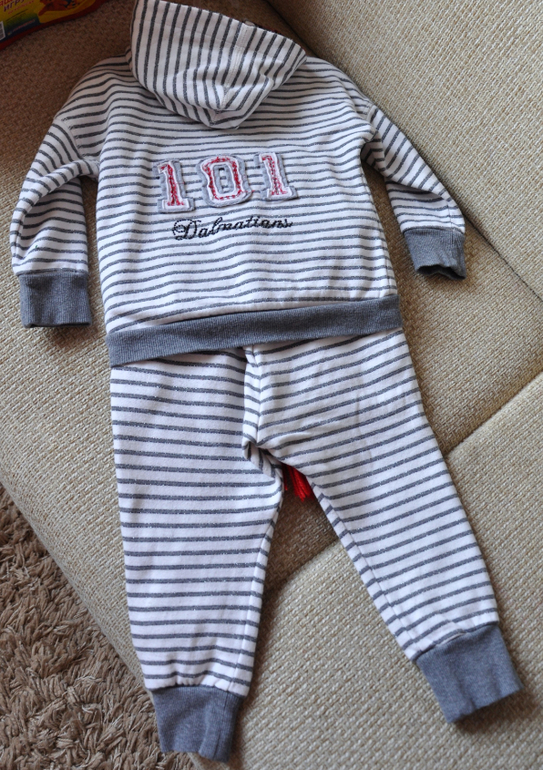 Весеннее пальто Kate Mack, костюм спортивный Monnalisa.