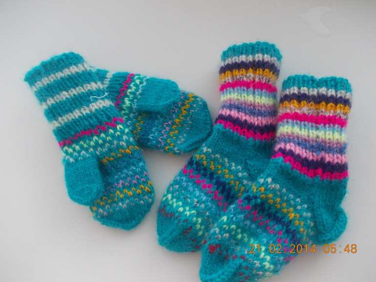 Носочки и варежки)))