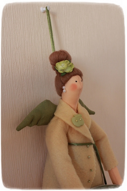 Хранительница для взрослой дамы.