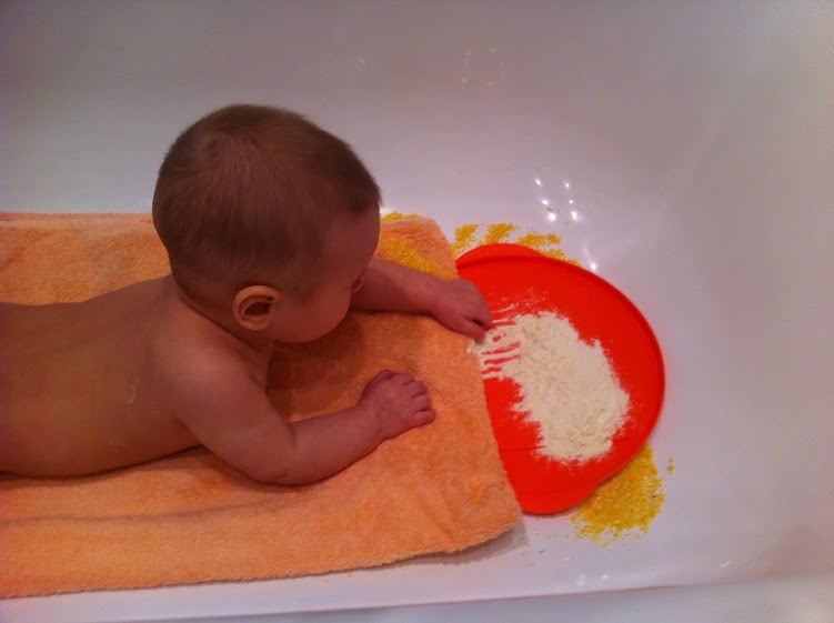 Игры в ванной для деток, которые еще не сидят