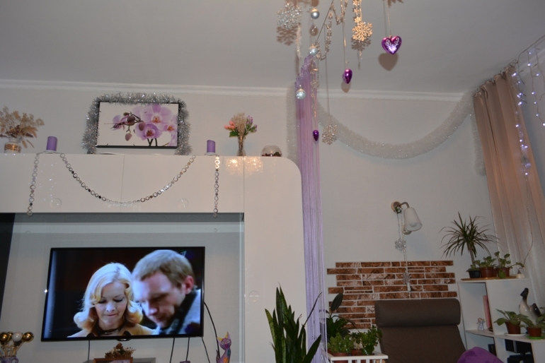 Решила показать свою комнату))