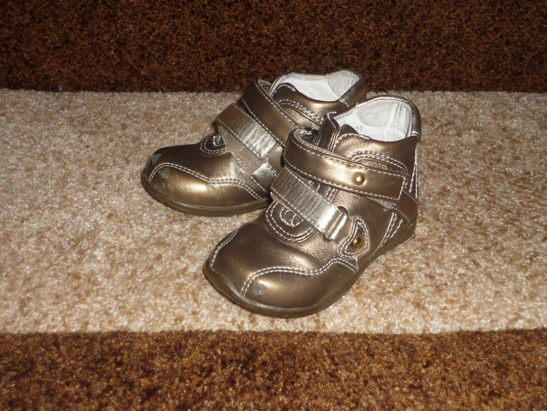 Продам обувь б/у для девочки размеры от 19 до 26