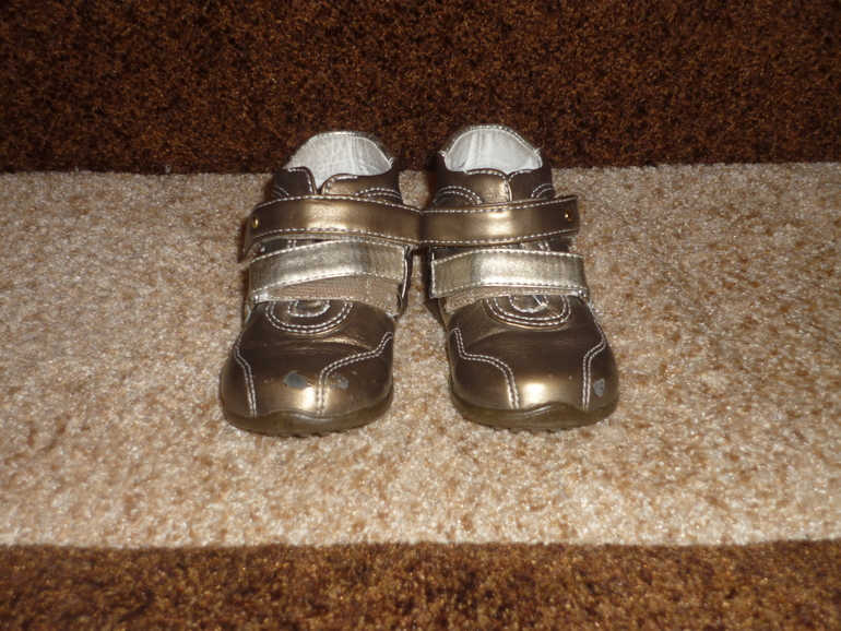 Продам обувь б/у для девочки размеры от 19 до 26