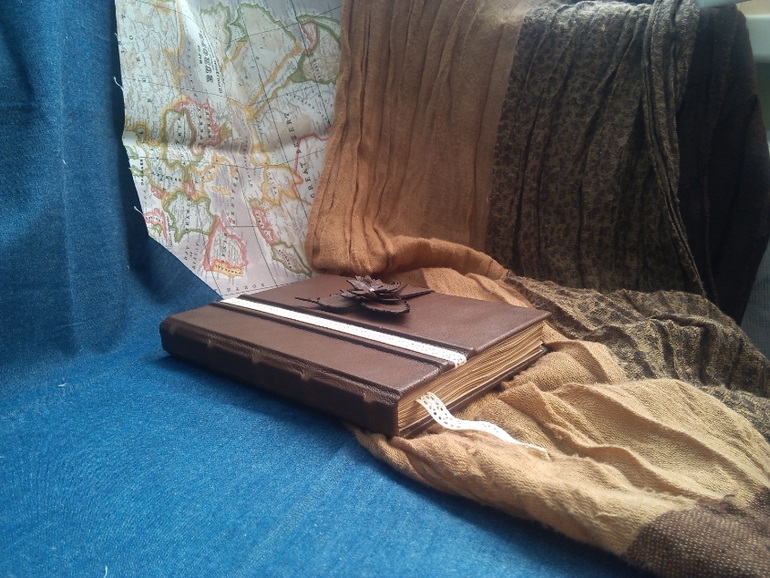 Блокнот в кожаной обложке