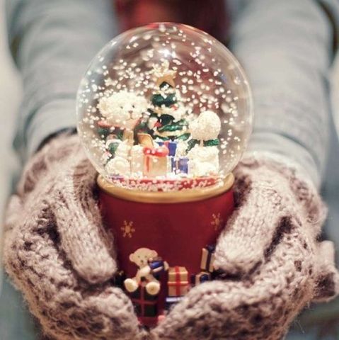 зима пришла!?))) снег валит)