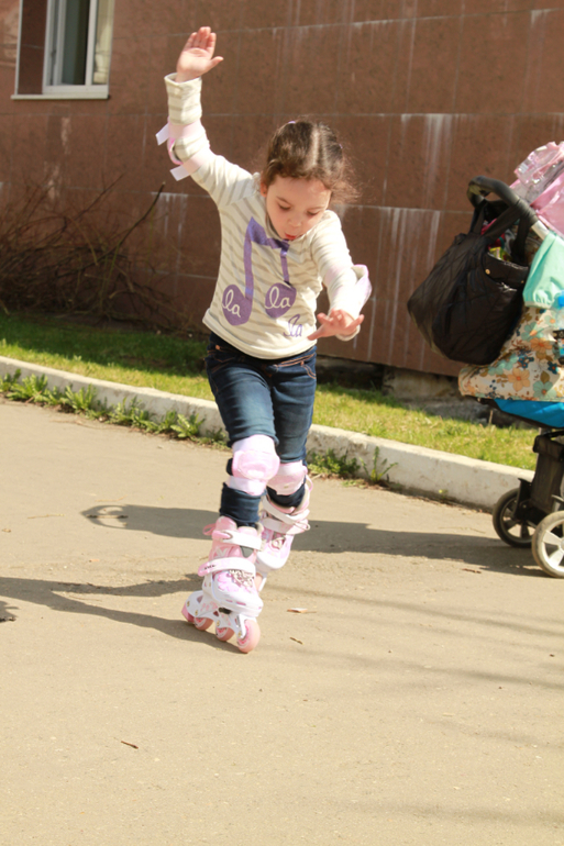 Софийка и ролики!