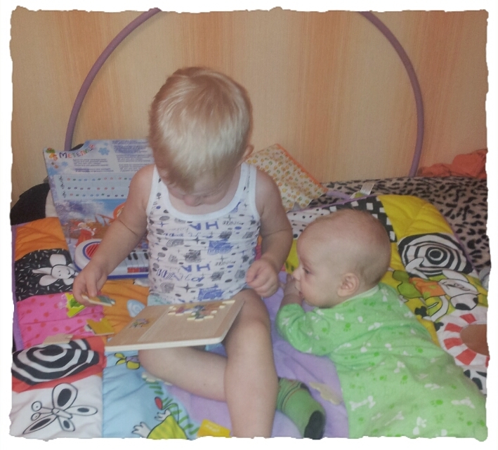 Мои сынули с разницей 2 года(только фото)