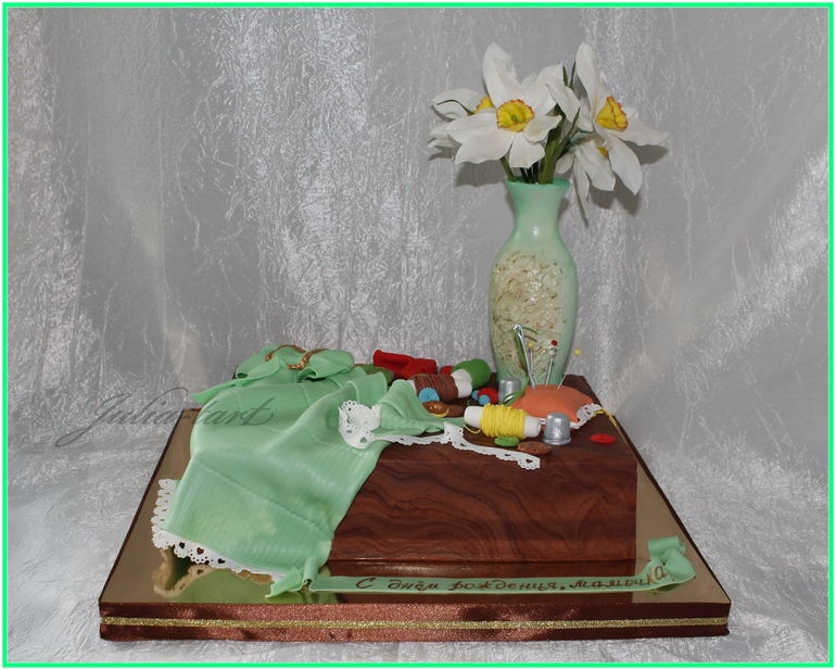 "Столик портнихи"