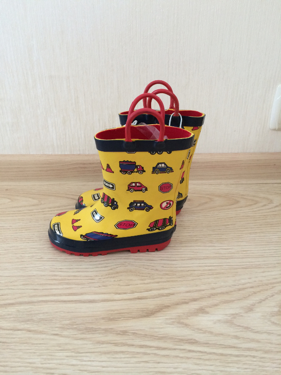 Резиновые сапоги для мальчиков! Разные модели! Все размеры! Стоимость - 450 руб.!