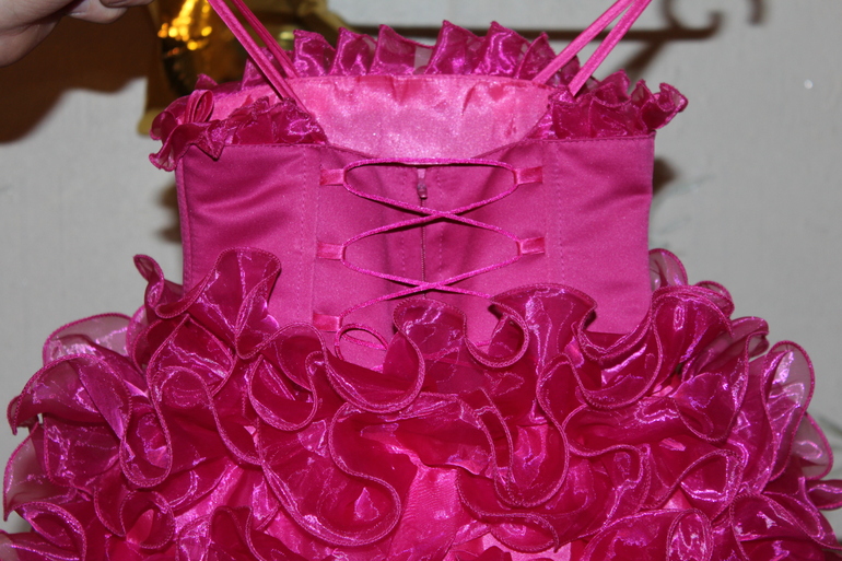 Продаю два платья, очень красивые!