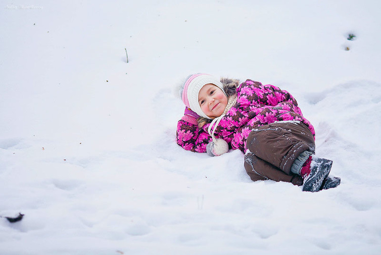 Катюша и Эвелина. ( это был последний день зимы со снегом.)