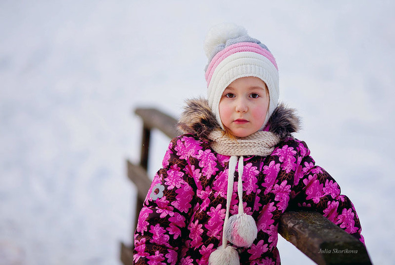 Катюша и Эвелина. ( это был последний день зимы со снегом.)