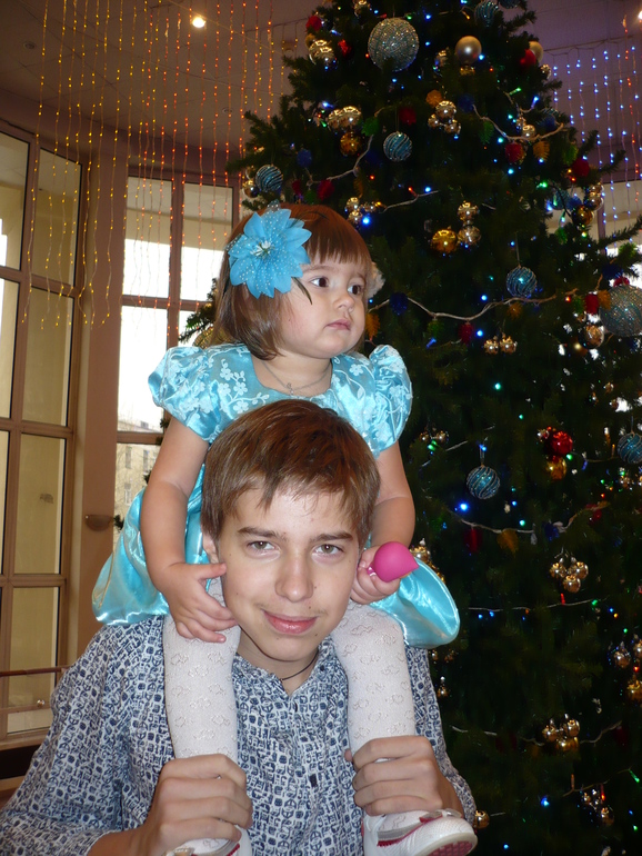 Первый раз на ёлке!!!! Дебют)))