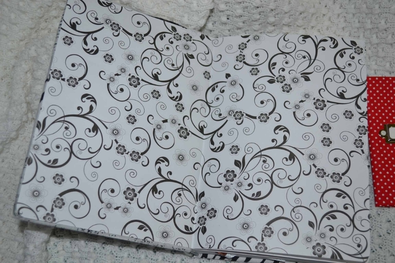 Белый,черный и красный