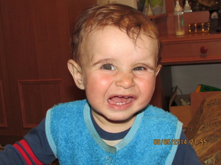 Урожай клубничный...Мише 9 месяцев