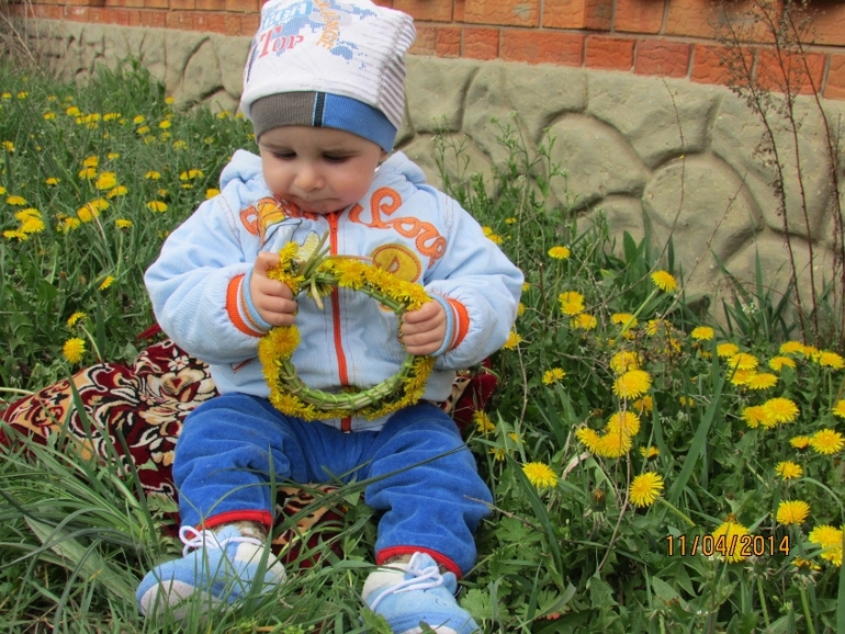 Весна как она есть...или день Одуванчиков...Мишаня 8 месяцев