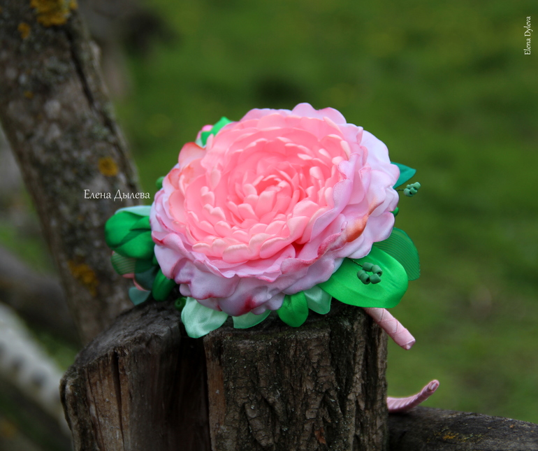 Ободок с розовым пионом