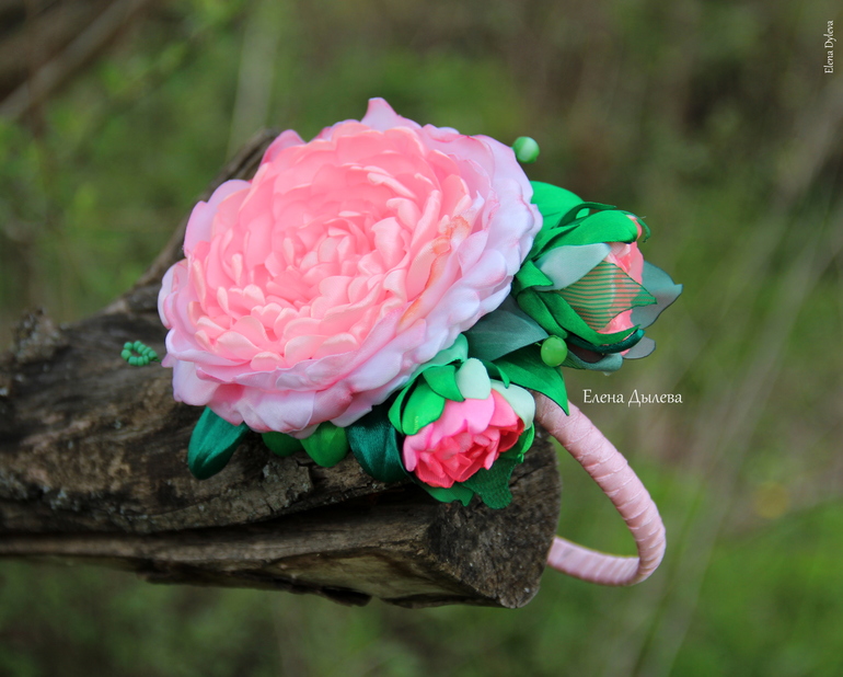 Ободок с розовым пионом